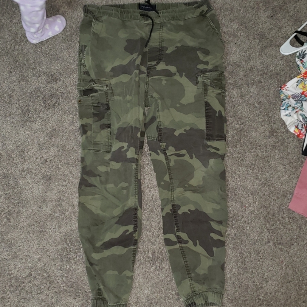 American eagle camo cargo joggers
